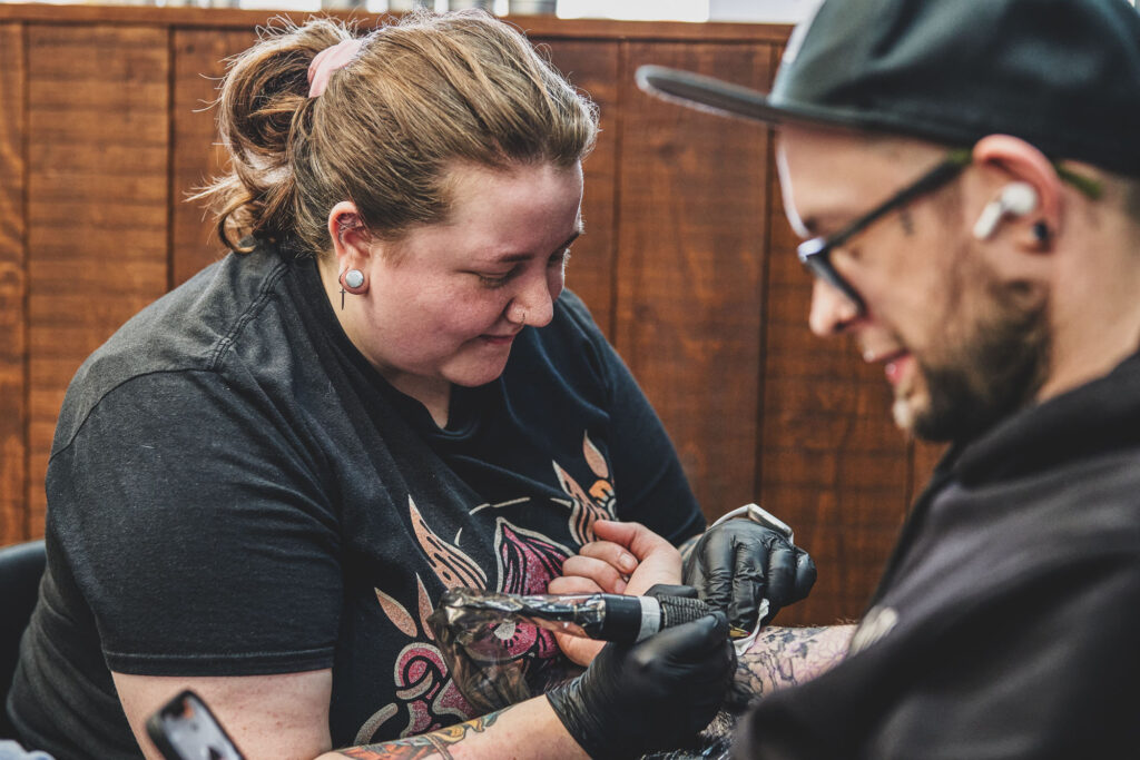 Izzy Tattooing in the studio at Black Dagger Norwich - Blanc Creative Photography