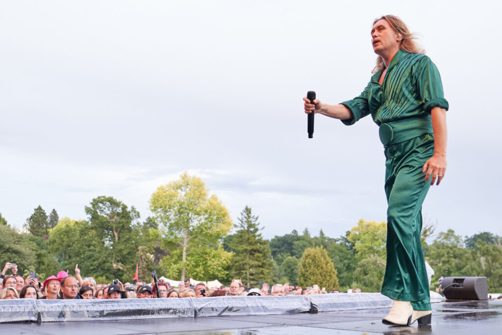 Mark Owen Photography as he performs a fantastic set on the Sandringham Royal Estate supporting the Robbie Williams 2023 Tour.