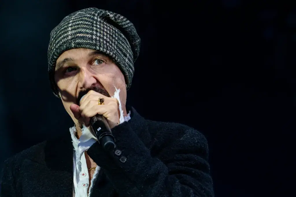 James. Concert Photography by Lee Blanchflower, More than Just Music.