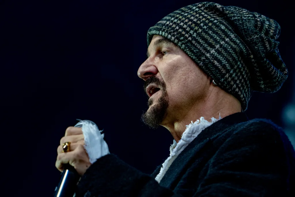 James. Concert Photography by Lee Blanchflower, More than Just Music.