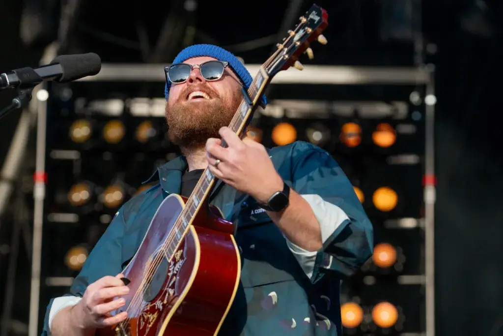 Tom Walker on stage supporting The Script on Tour in 2025 - Imagery Blanc Creative Norwich - Lee Blanchflower